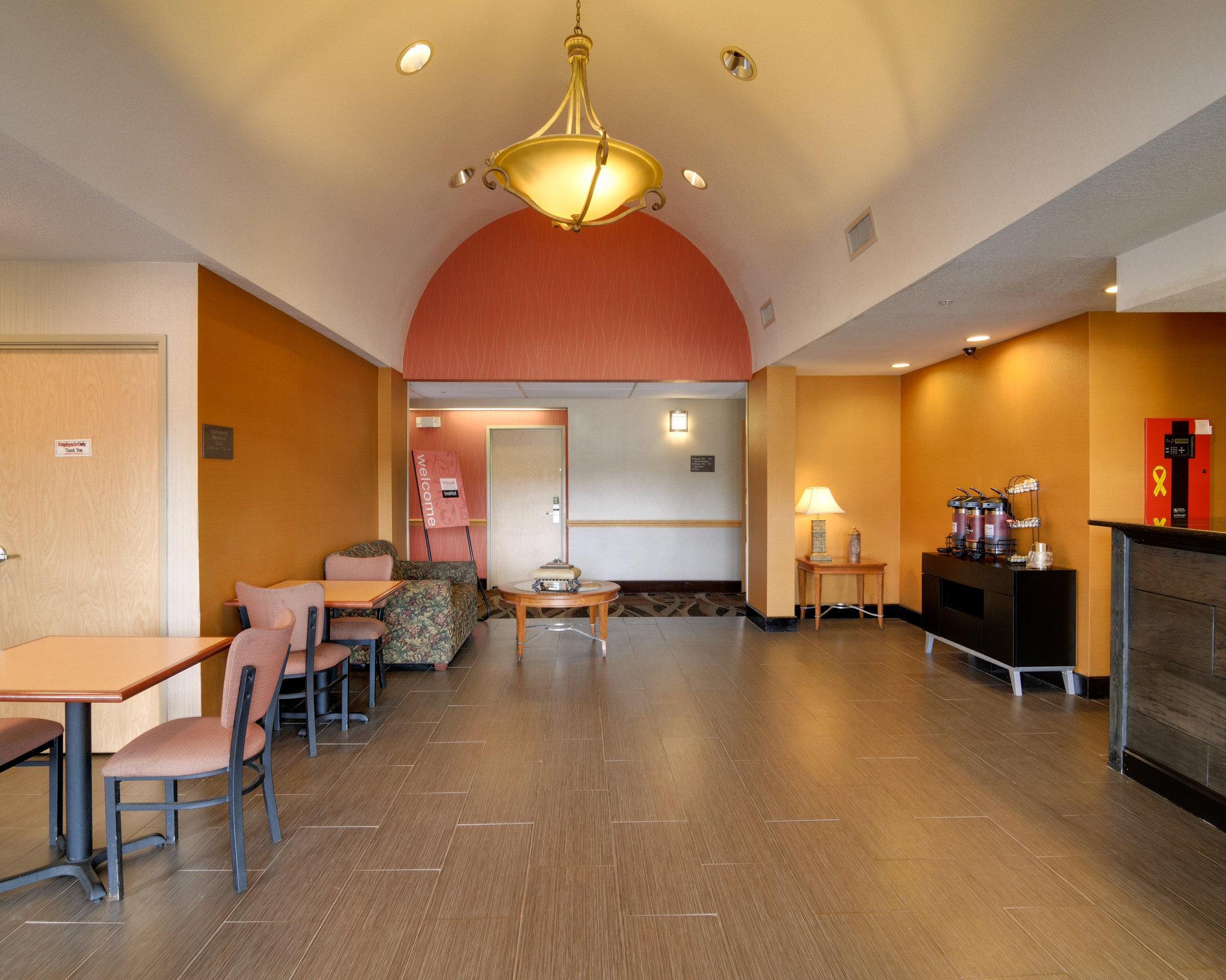Quality Inn & Suites Malvern Екстериор снимка
